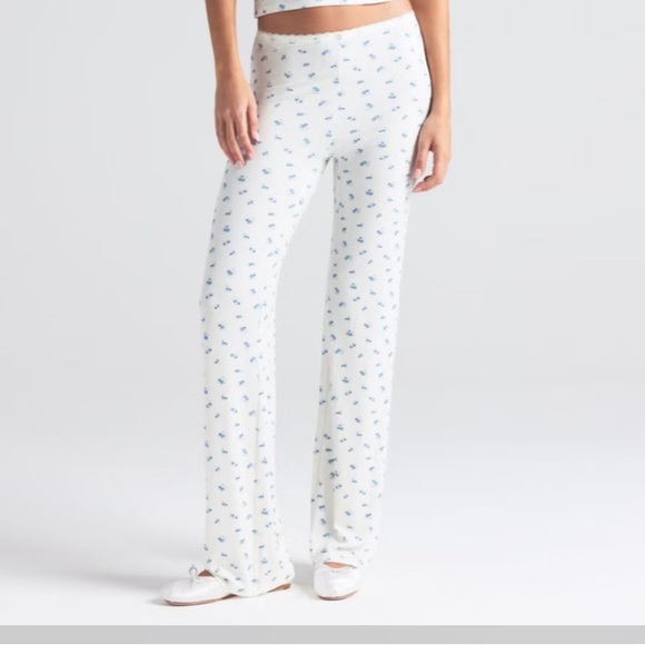 SKIMS Soft Lounge Lace Cami & Pants Set 💙 - Picture 3 of 5